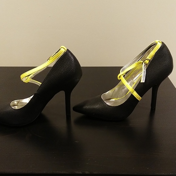 Heels - Picture 4 of 4